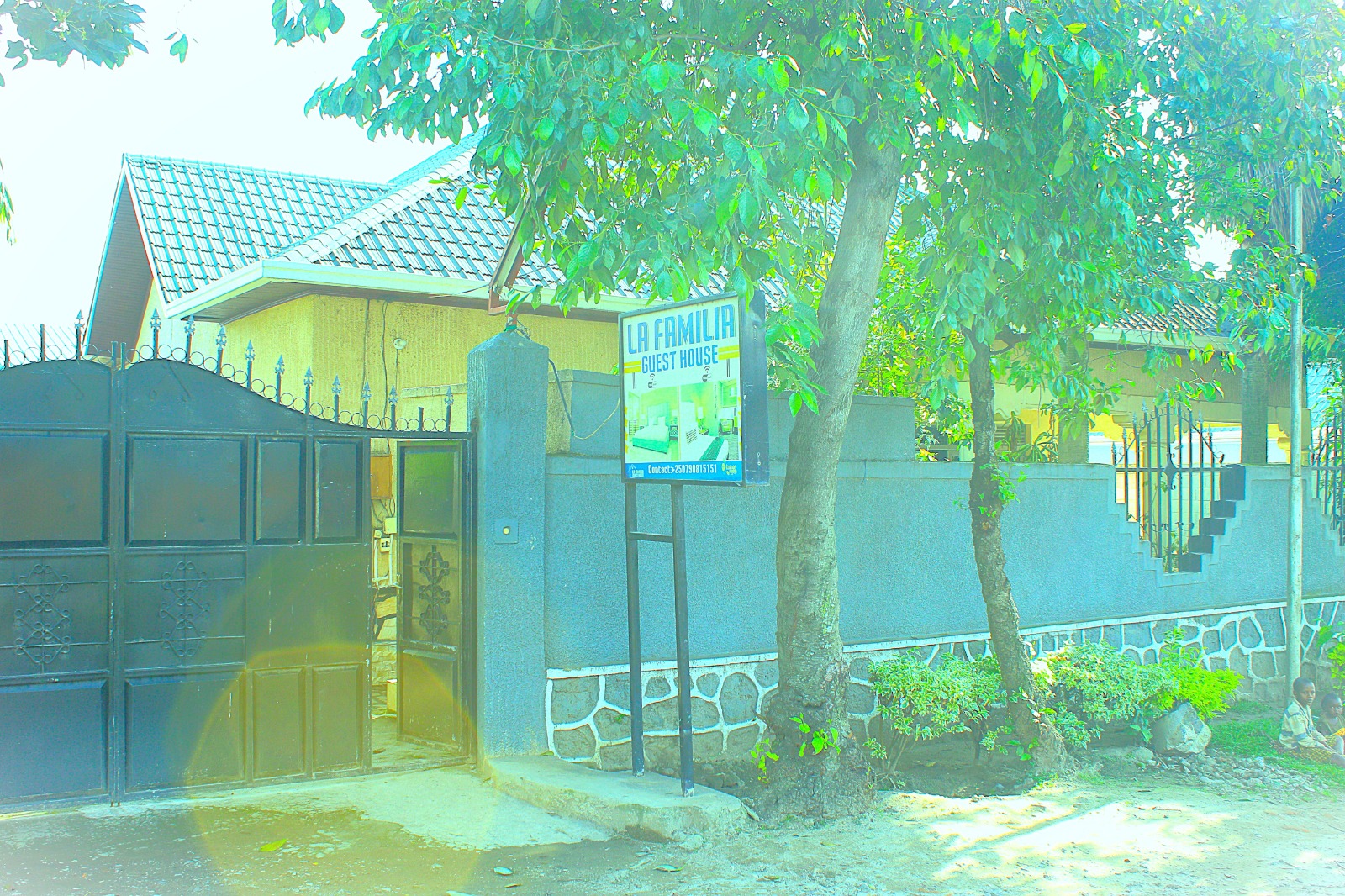 La Familia Guest House